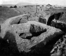 Turm der Nordecke während der Ausgrabung 1908