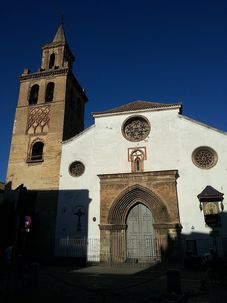 Fassade der Allerheiligenkirche Sevilla