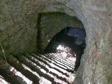 Treppe zu einem Kellergewölbe