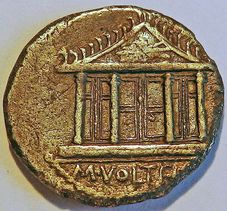 Der Jupiter-Tempel auf einer römischen Münze mit nur vier Säulen