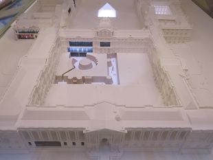 Paris Louvre Modell 