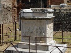 Opferstein Vespasiantempel Pompeji