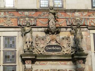 Wandschneiderhaus Portal mit Justitia, Minerva und Herakles