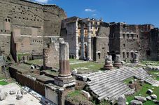 Ansicht der Tempelruine auf dem Augustusforum